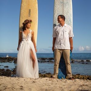 Romantic tulle lace wedding gown w deep v neckline